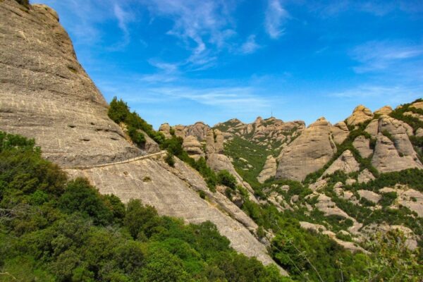 Kritická cesta: Identifikácia závislostí a kritická cesta